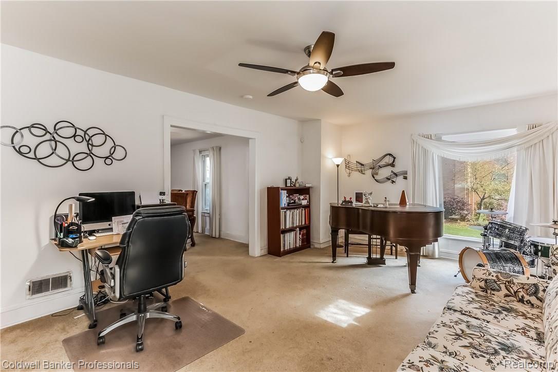254 Benjamin Street Romeo, MI 48065 - Photo 17 of 33 017-Family_Room-3424460-large.jpg