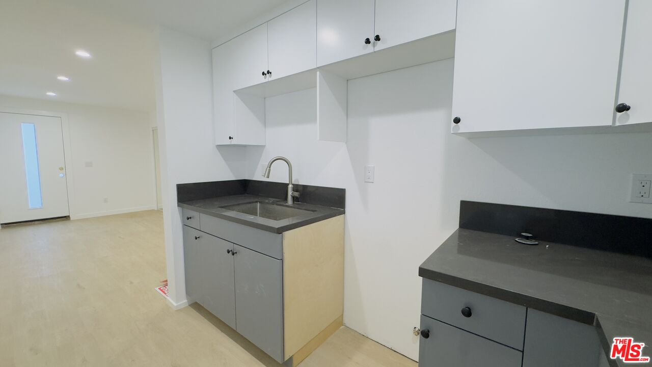 1732 Crenshaw Boulevard, Unit 1/3 Los Angeles, CA 90019 - Photo 4 of 6