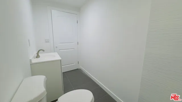 $1,845 | 1732 Crenshaw Boulevard, Unit 1/3, Los Angeles, CA 90019