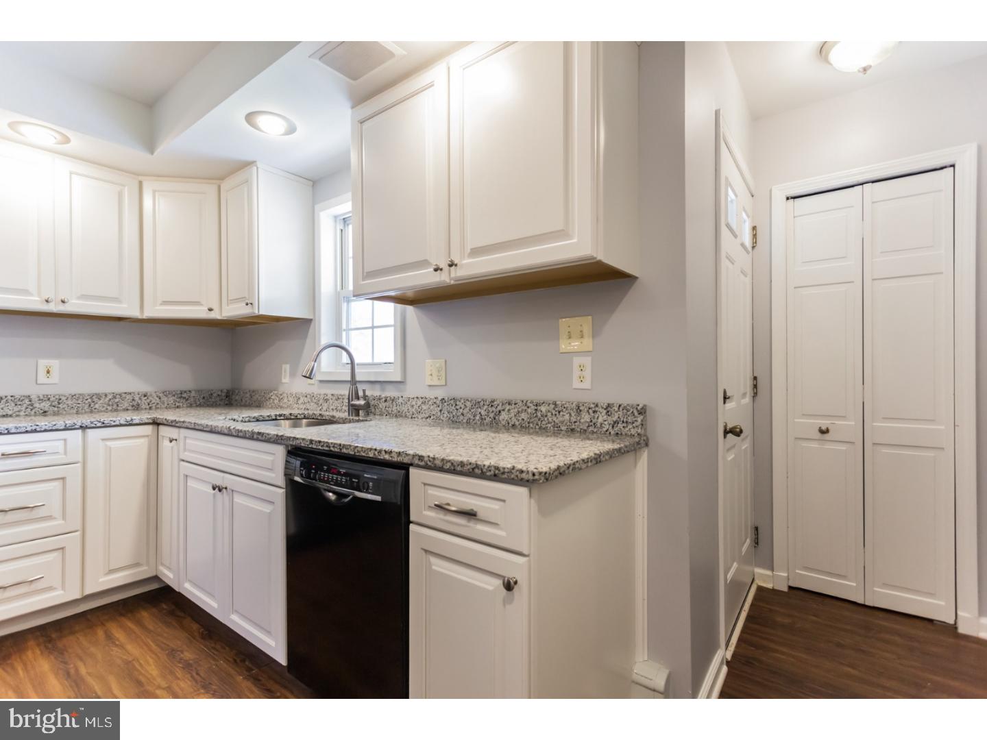 39 Gingerbush Road Levittown, PA 19057 - Photo 3 of 25 Gallery Image 3