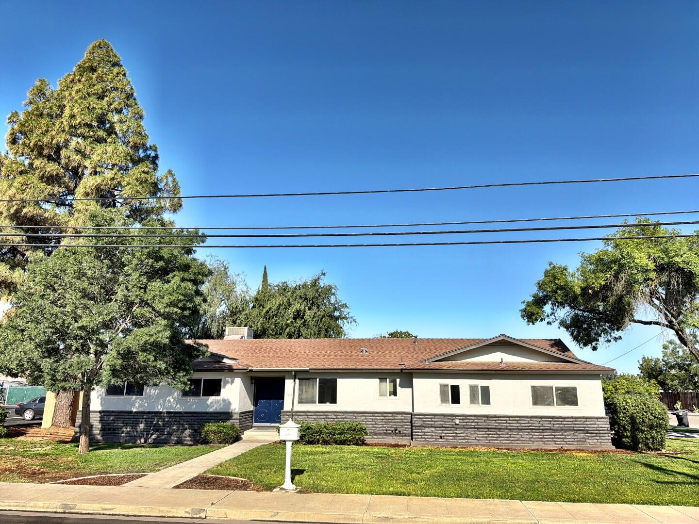 129 Vine Street Lemoore, CA 93245 - Photo 2 of 35
