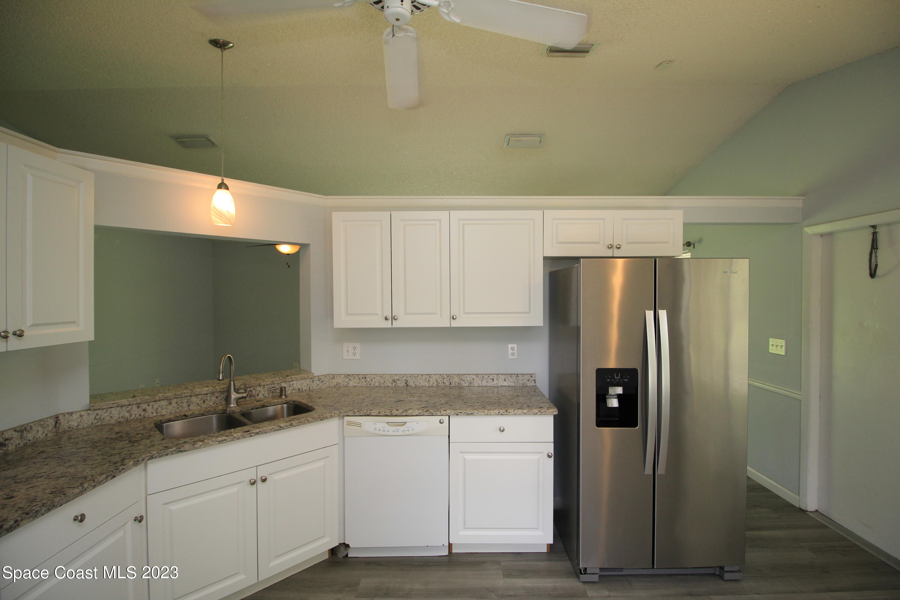 220 Tipton Road Southwest Palm Bay, FL 32908 - Photo 4 of 14 IMG_0080