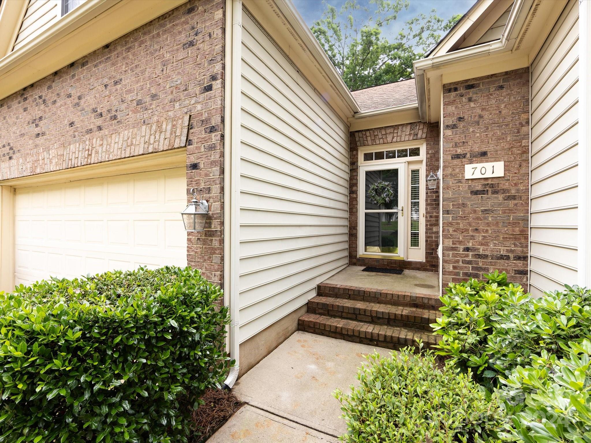 701 Clearbrook Road Matthews, NC 28105 - Photo 4 of 44 Gallery Image 4