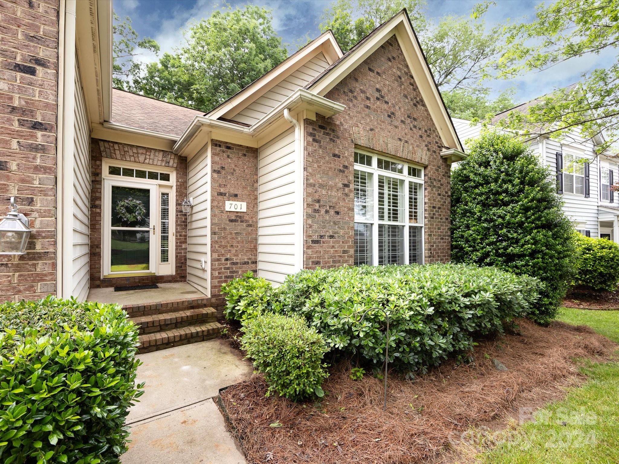 701 Clearbrook Road Matthews, NC 28105 - Photo 5 of 44 Gallery Image 5