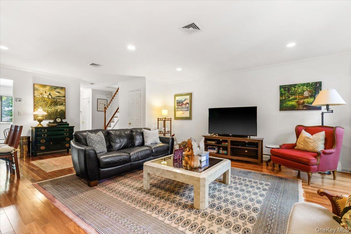 219 Tree Top Crescent Rye Brook, NY 10573 - Photo 4 of 18