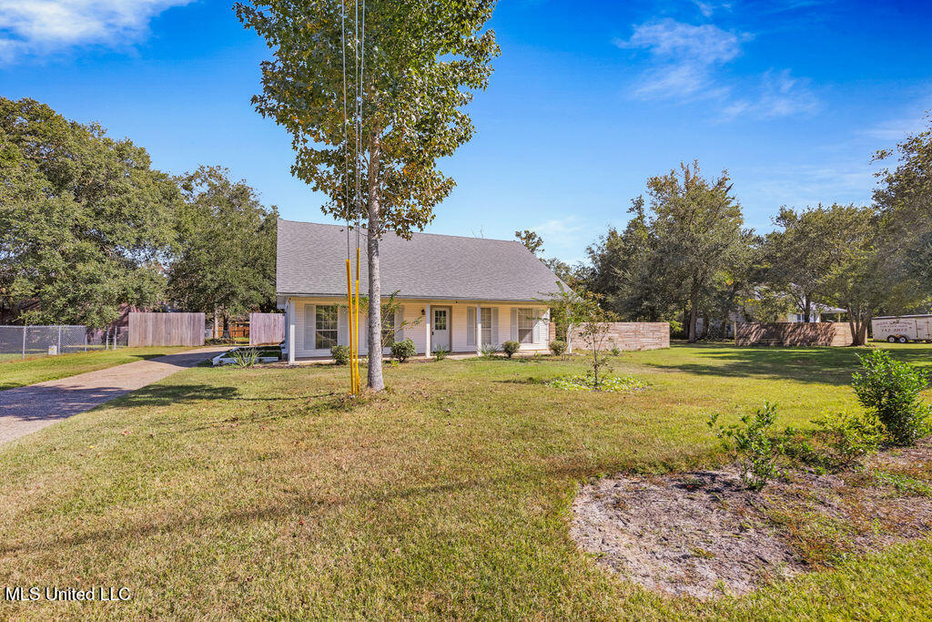 10460 Shorecrest Road Biloxi, MS 39532 - Photo 2 of 31 10460ShorecrestRd-6