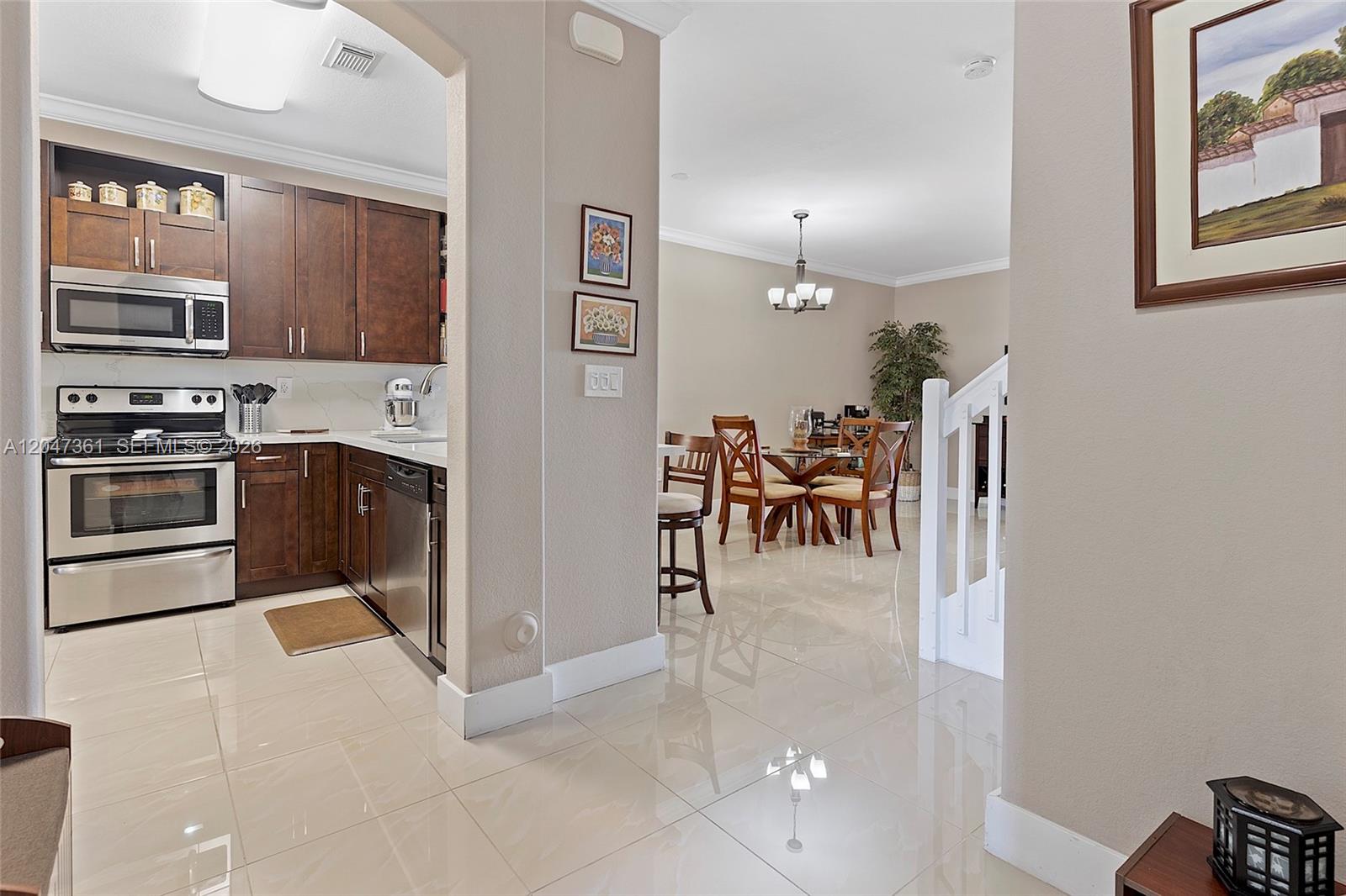 15262 Southwest 91st Lane Miami, FL 33196 - Photo 3 of 48