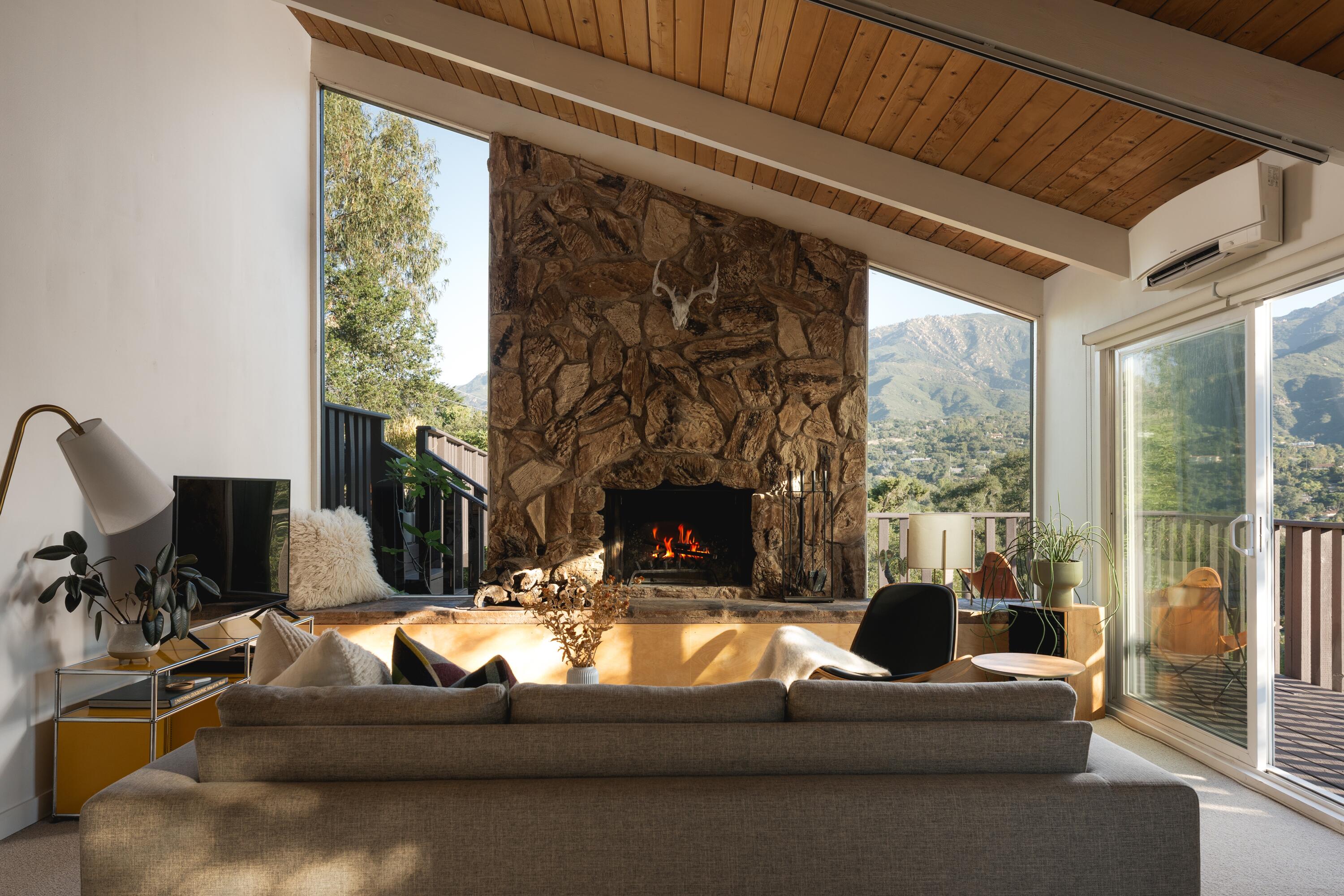 1512 Hillcrest Road Santa Barbara, CA 93103 - Photo 8 of 53 Living Room