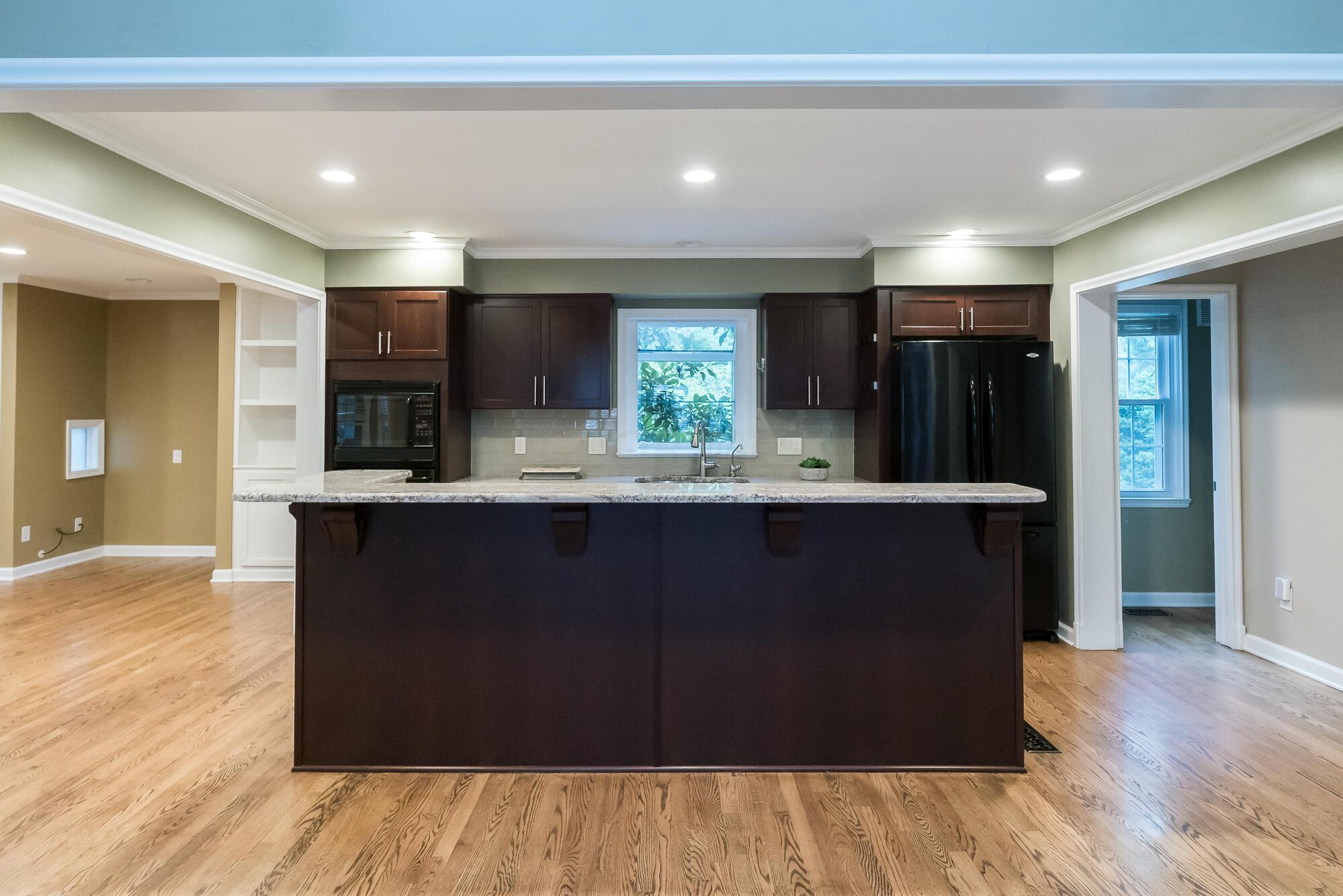 356 Gudrun Road Columbus, OH 43202 - Photo 11 of 53 Kitchen breakfast bar open to great room