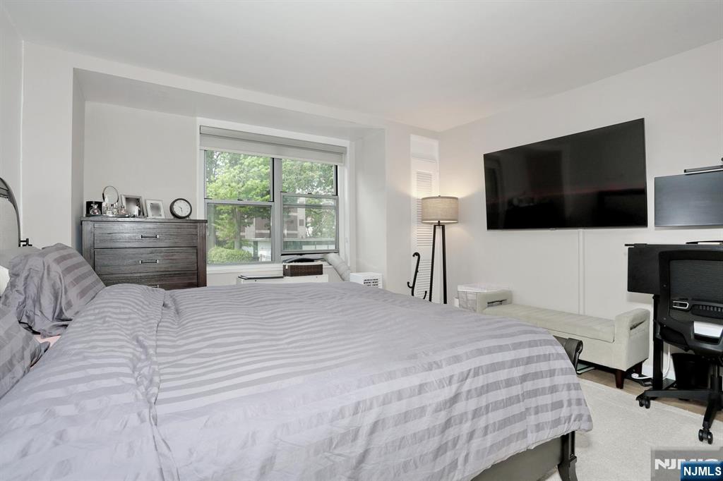 301 Beech Street, Unit 2H Hackensack, NJ 07601 - Photo 26 of 38