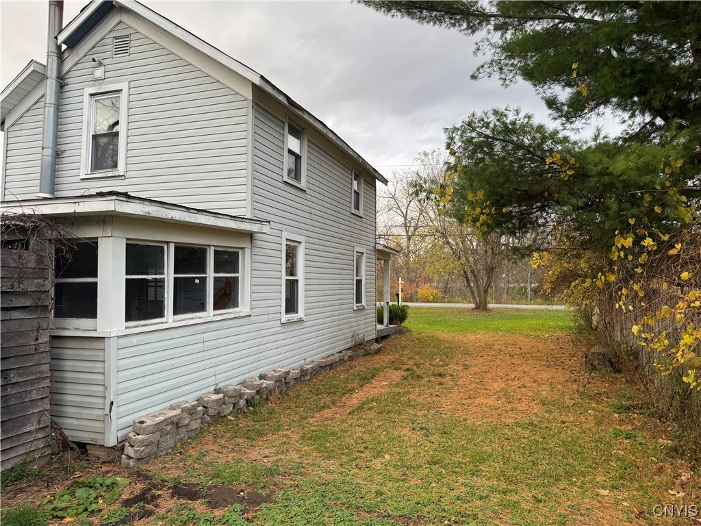 1055 Lake Road Oneida, NY 13421 - Photo 4 of 12 Left side yard