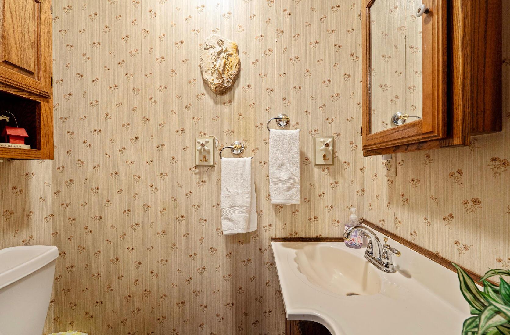 300 Stockbridge Road Columbus, OH 43207 - Photo 14 of 40 Half bathroom that has been tucked away for privacy.