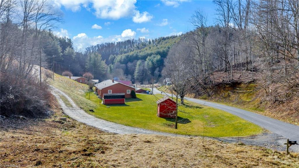 228 Don Adams Road Lansing, NC 28643 - Photo 3 of 17