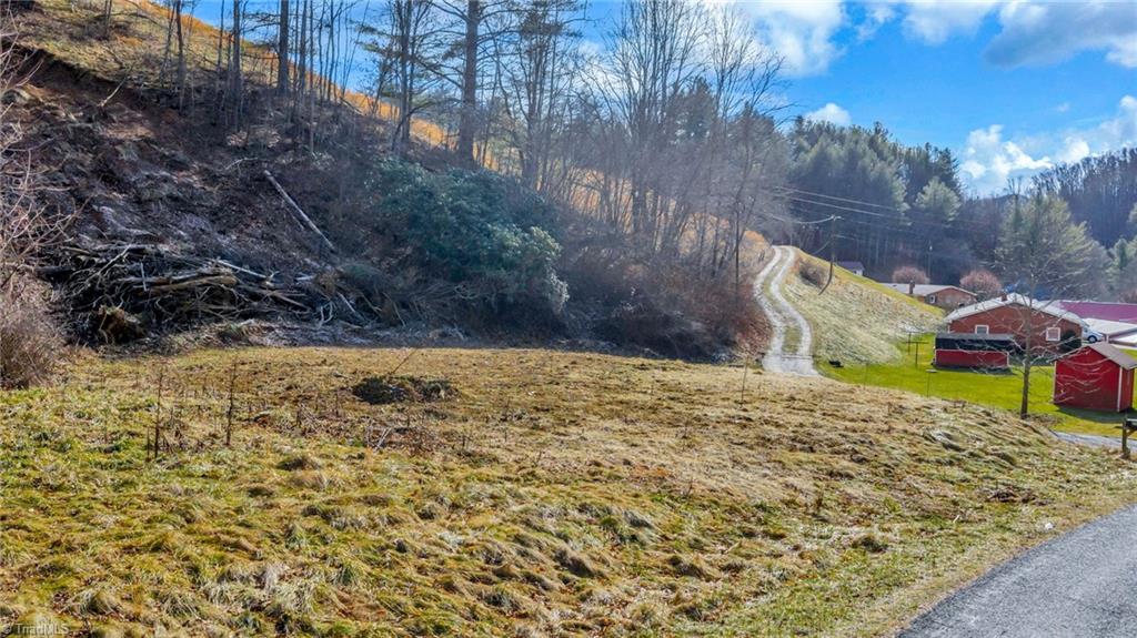 228 Don Adams Road Lansing, NC 28643 - Photo 4 of 17