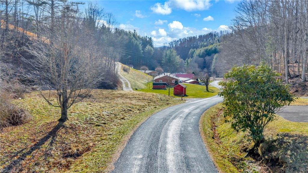 228 Don Adams Road Lansing, NC 28643 - Photo 7 of 17