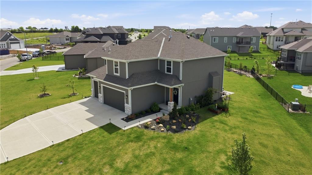 18833 Bittersweet Dr Spring Hill Spring Hill, KS 66083 - Photo 2 of 50