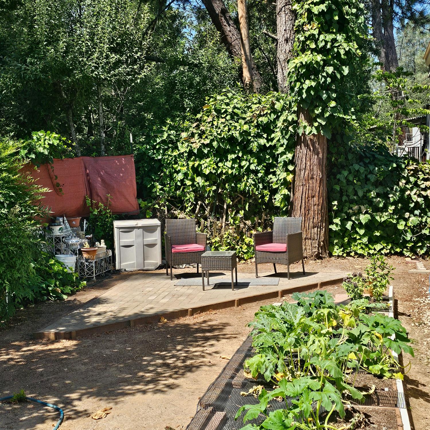 450 Gladycon Road, Unit 32 Colfax, CA 95713 - Photo 19 of 29 a bench sitting in middle of the garden