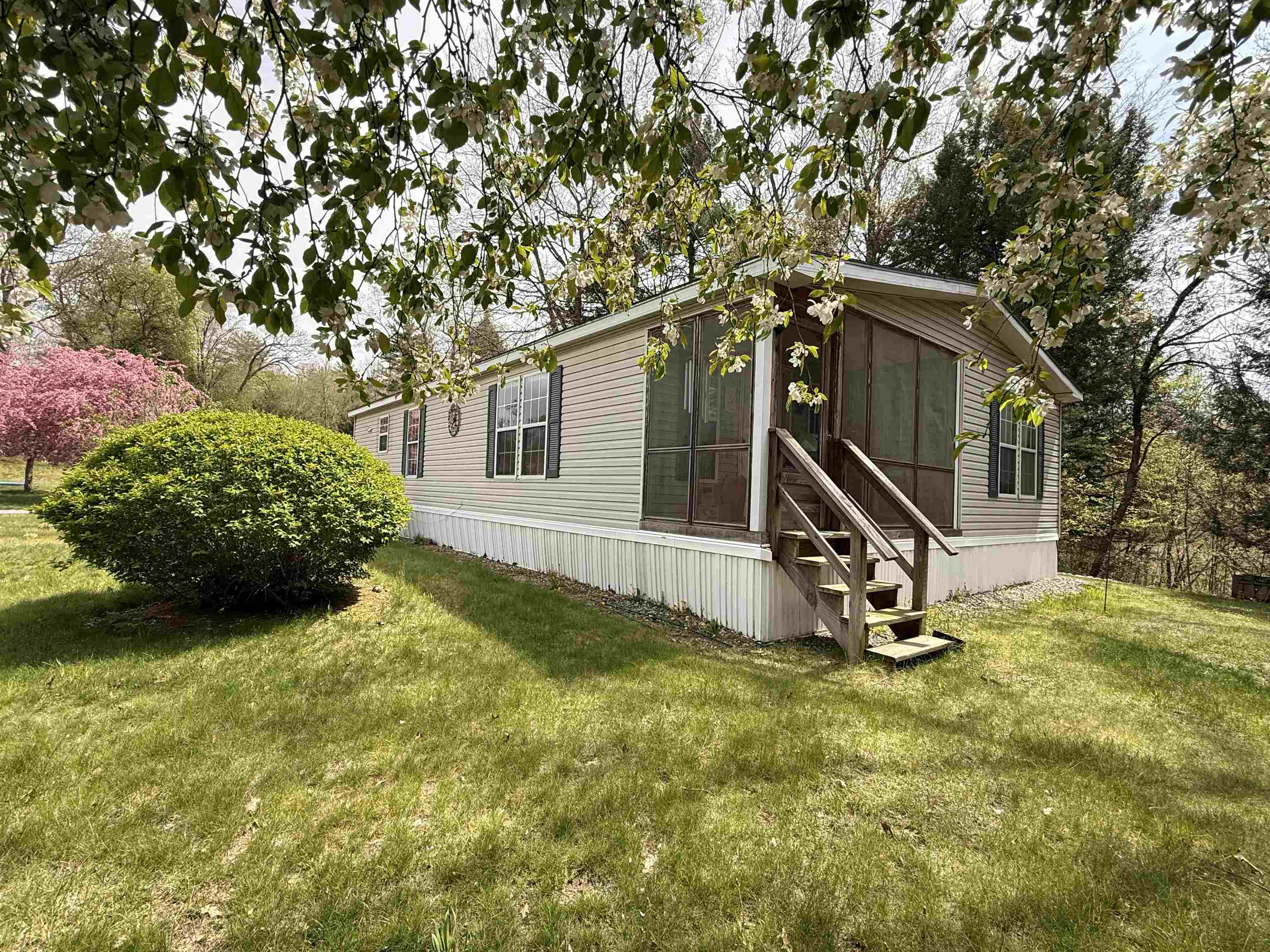 18 Lindy Road Vernon, VT 05354 - Photo 1 of 29 Gallery Image 1