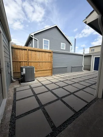 a view of a house with backyard