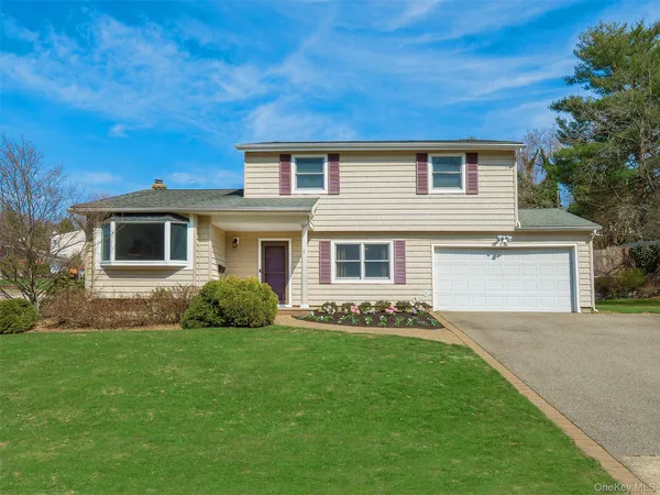 $885,000 | 1 Deusenberg Drive, East Norwich, NY 11732