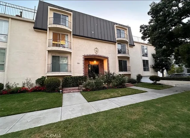 $3,575 | 1951 Malcolm Avenue, Los Angeles, CA 90025