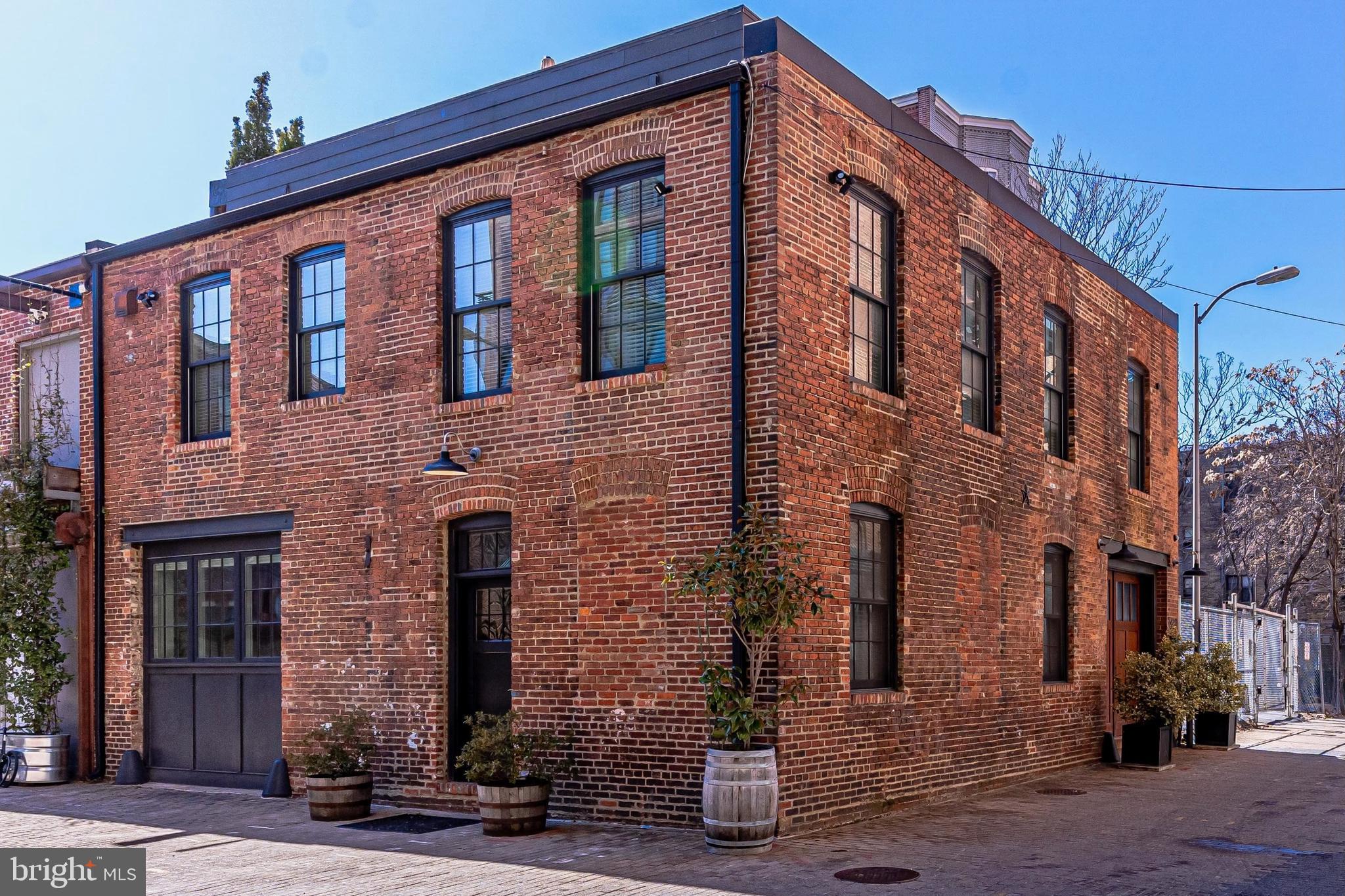 1420 Paloma Way Northwest Washington, DC 20009 - Photo 3 of 26 Exterior