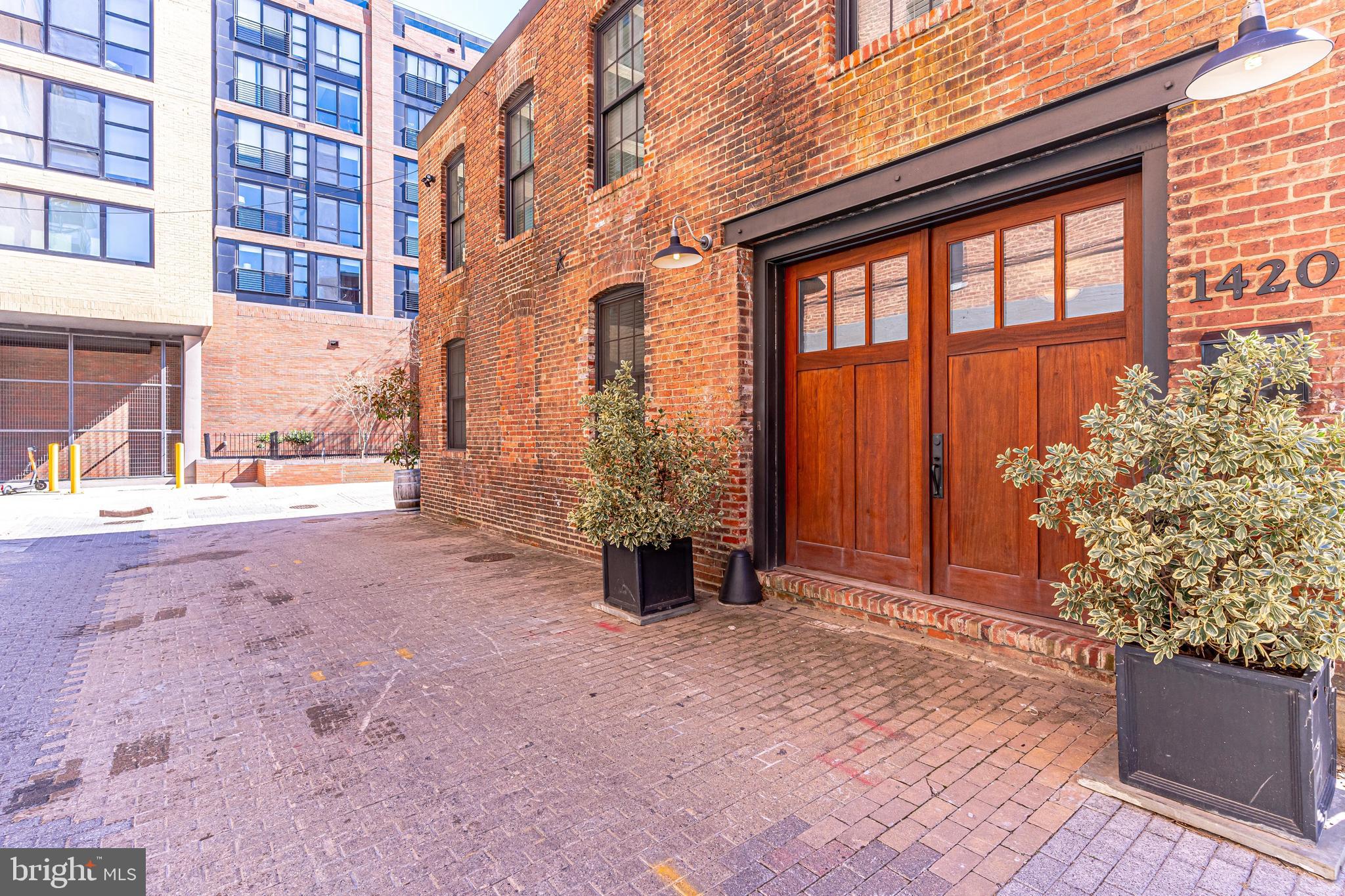 1420 Paloma Way Northwest Washington, DC 20009 - Photo 4 of 26 Front exterior entry