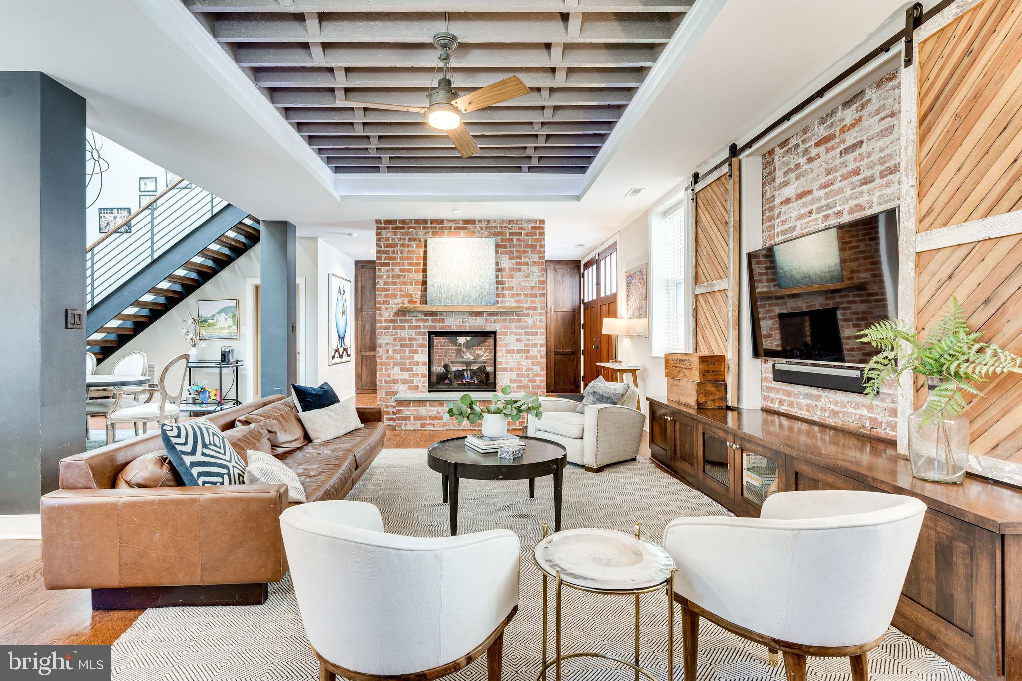 1420 Paloma Way Northwest Washington, DC 20009 - Photo 6 of 26 Living Room