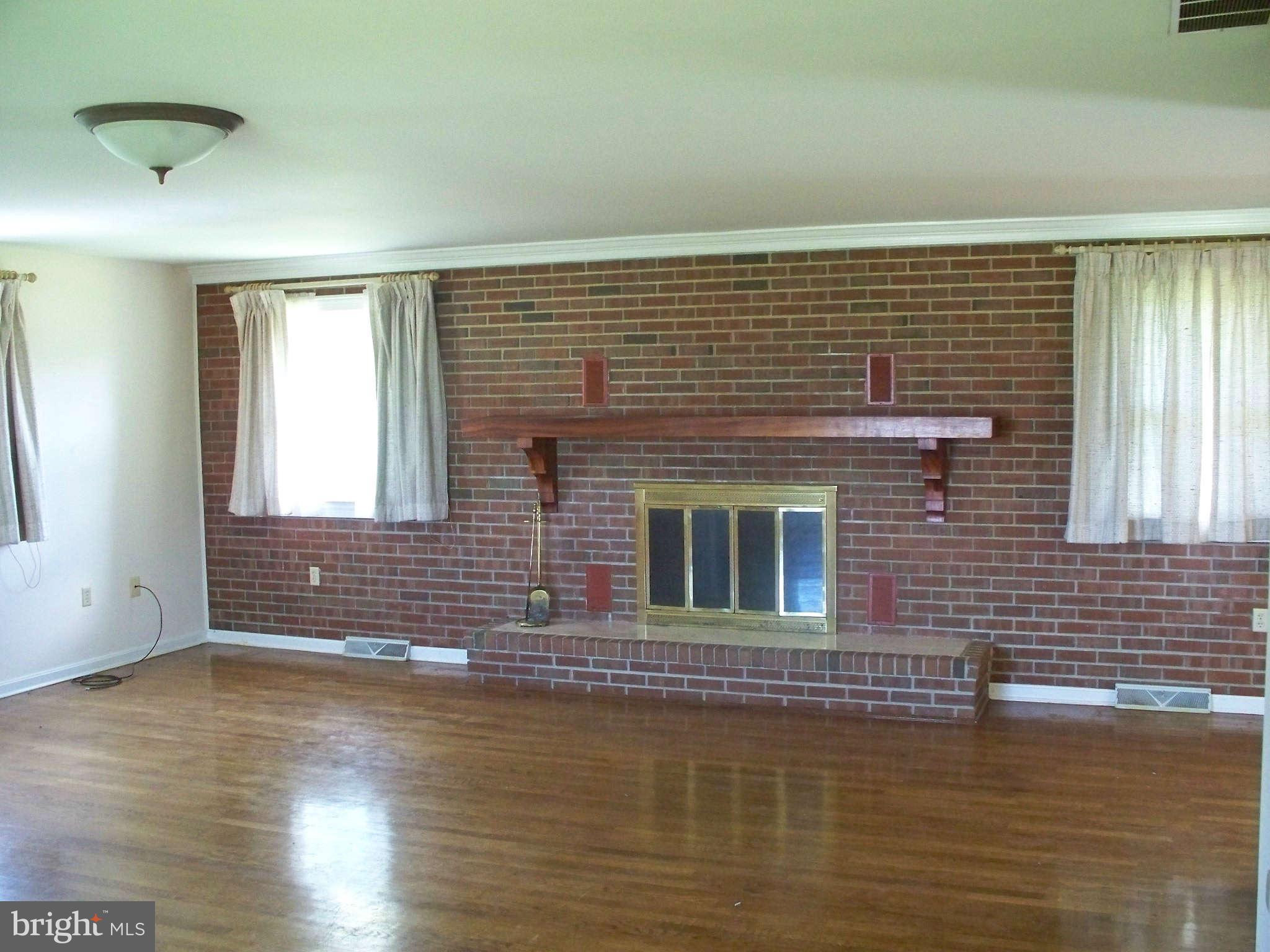 84 Shellfield Lane Colonial Beach, VA 22443 - Photo 7 of 30 Living Room