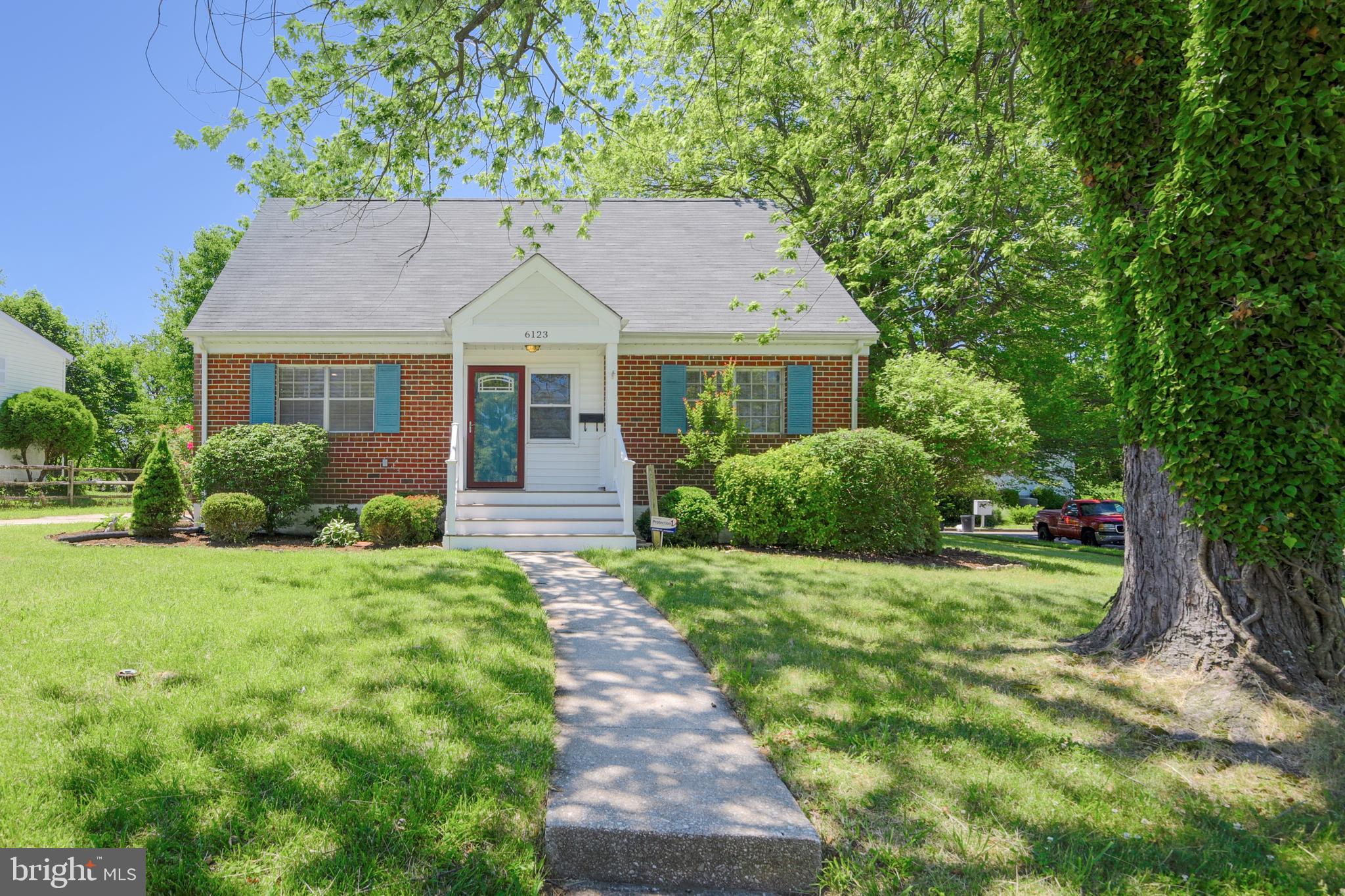6123 Burnt Oak Road Baltimore, MD 21228 - Photo 2 of 51