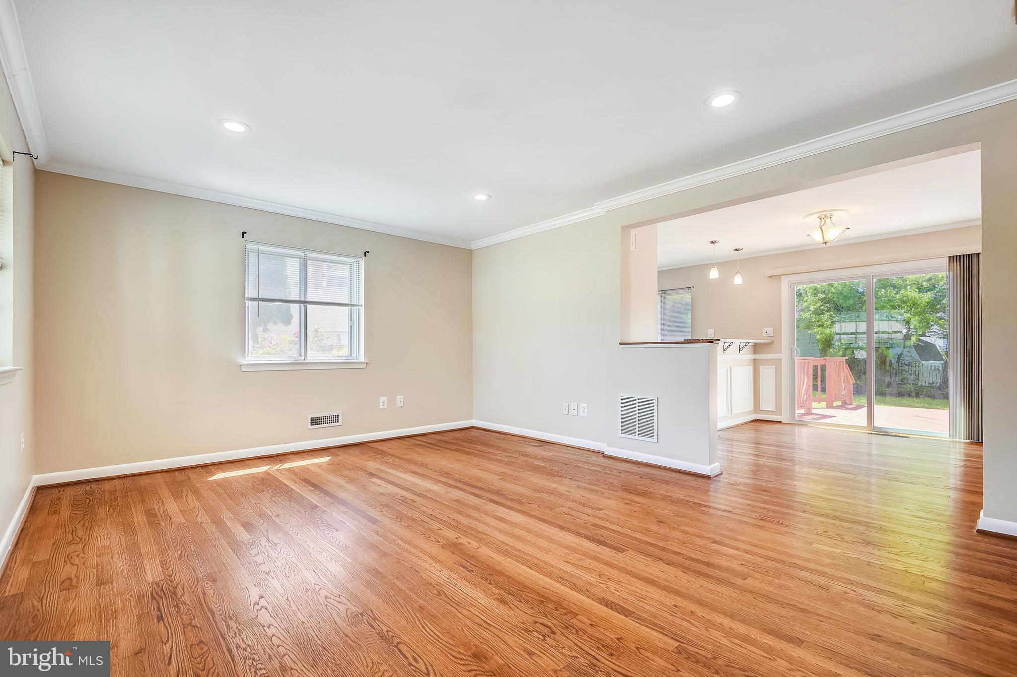 6123 Burnt Oak Road Baltimore, MD 21228 - Photo 11 of 51