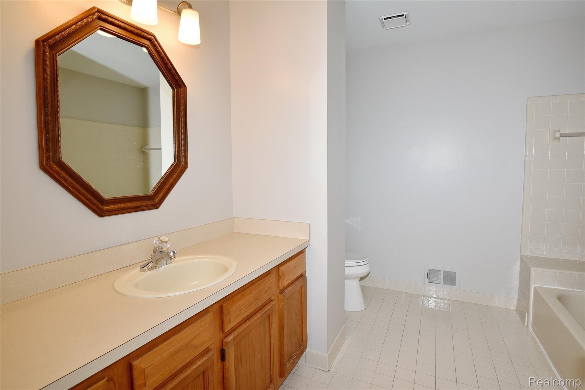 2259 Crystal Drive, Unit 32 Rochester, MI 48309 - Photo 25 of 37 2259 Crystal_25.JPG