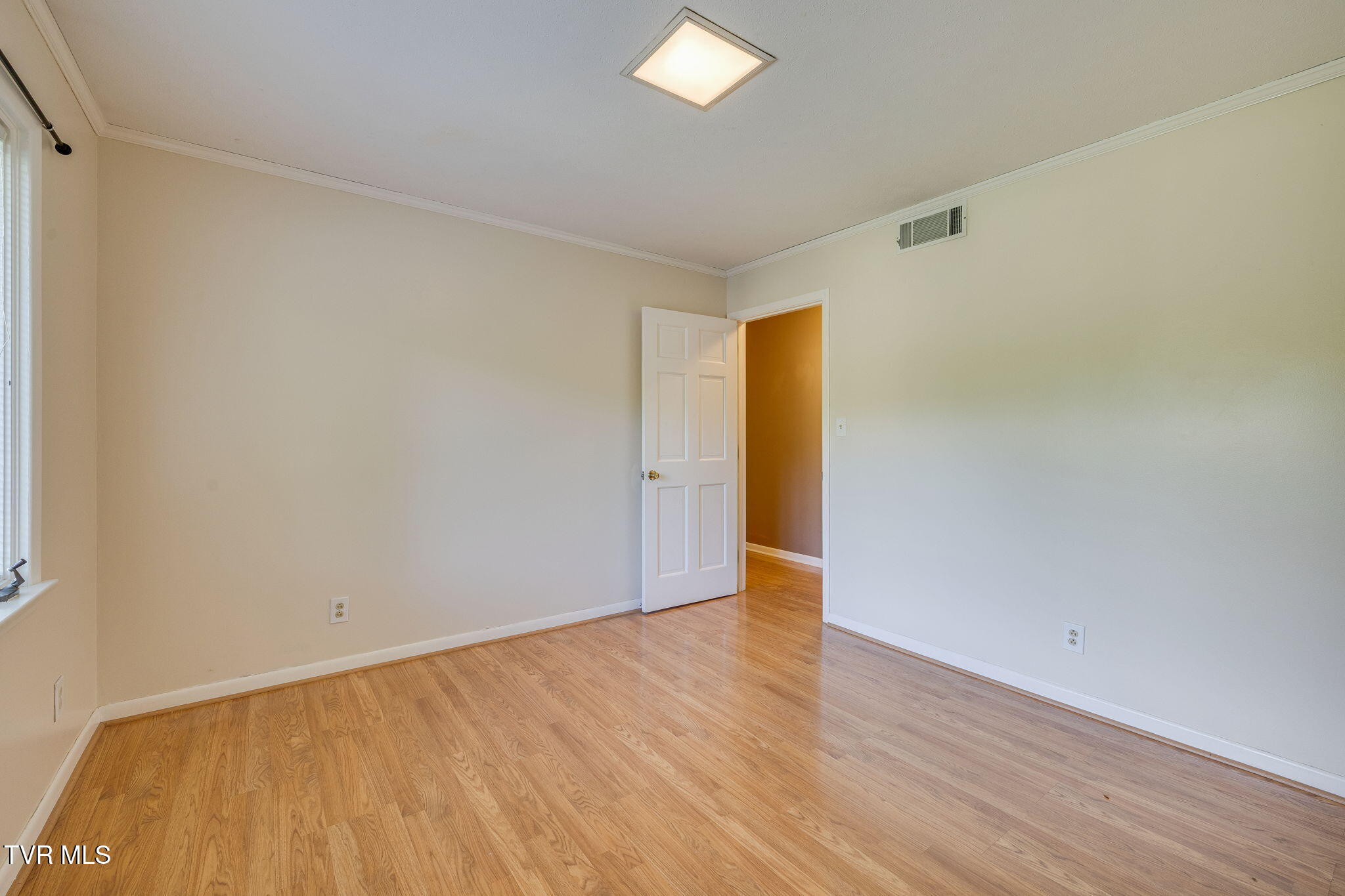 400 Old Castle Road Kingsport, TN 37660 - Photo 35 of 56 035