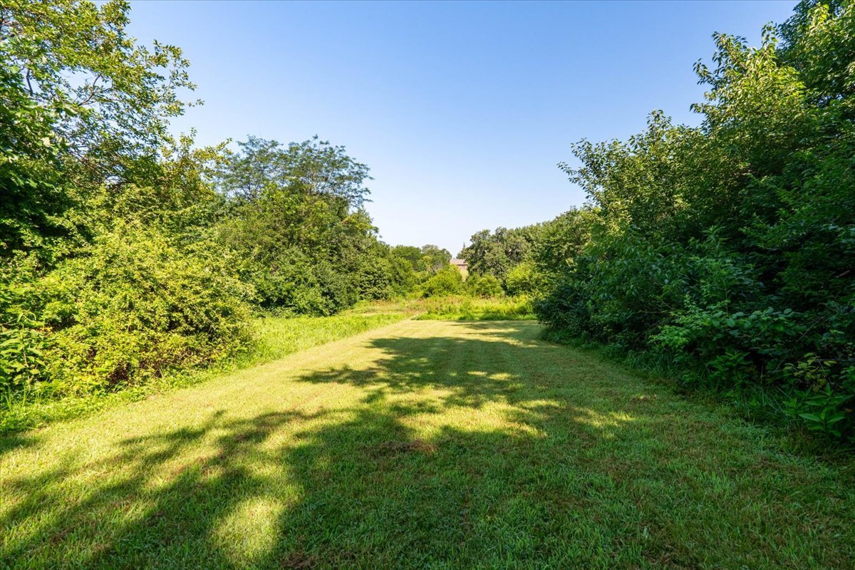 28 Burr Oak Road Bloomington, IL 61705 - Photo 6 of 17 Gallery Image 6