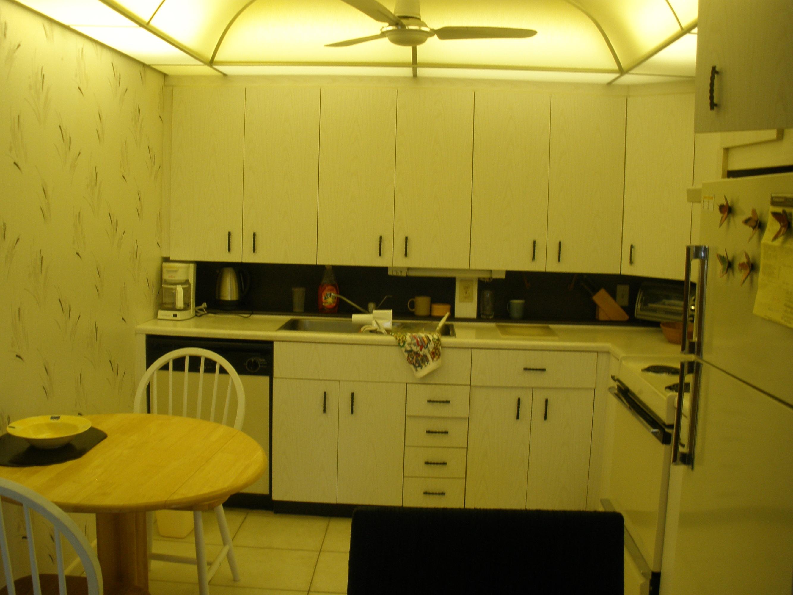 1025 Lincoln A, Unit B Boca Raton, FL 33434 - Photo 11 of 11 Kitchen