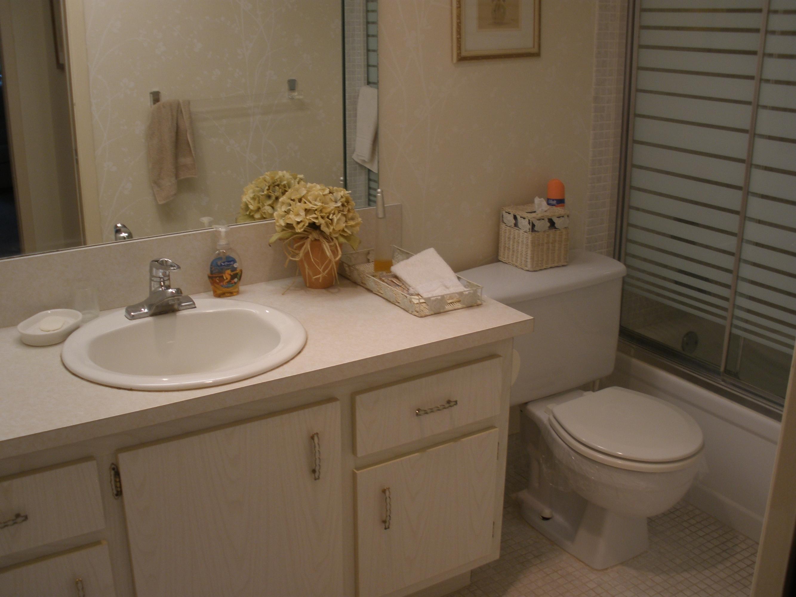 1025 Lincoln A, Unit B Boca Raton, FL 33434 - Photo 7 of 11 Bath