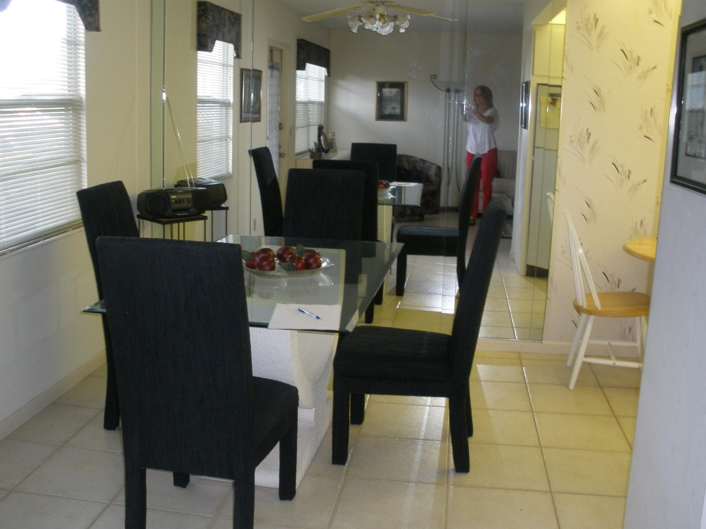 1025 Lincoln A, Unit B Boca Raton, FL 33434 - Photo 10 of 11 Dining Area