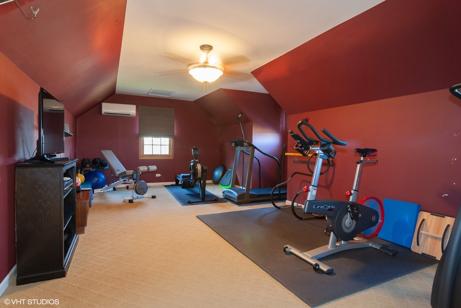 407 Hankes Road Sugar Grove, IL 60554 - Photo 16 of 40 a view of a room with gym equipment