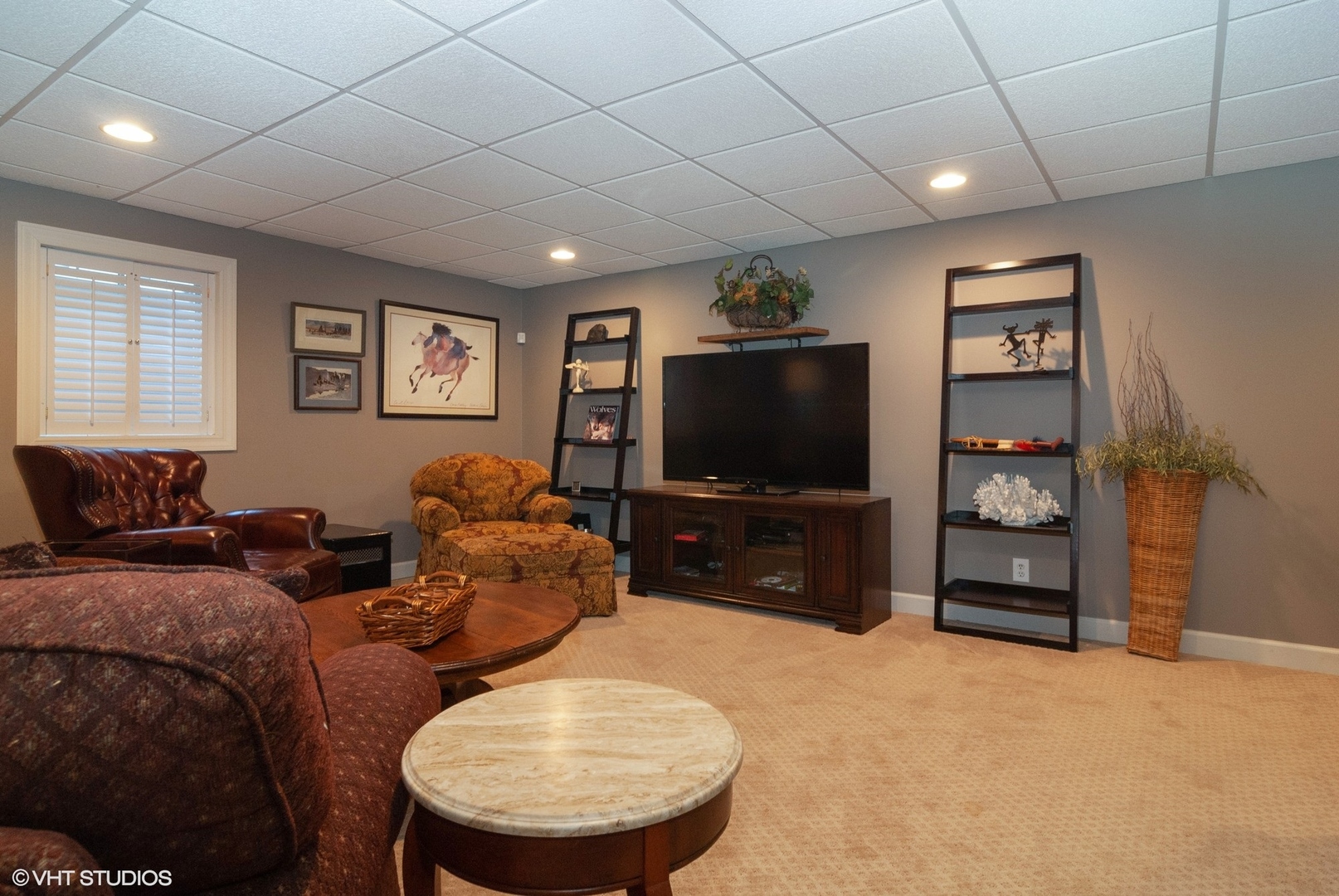 407 Hankes Road Sugar Grove, IL 60554 - Photo 23 of 40 a living room with furniture and a flat screen tv