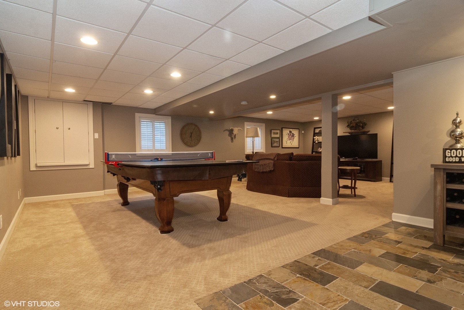407 Hankes Road Sugar Grove, IL 60554 - Photo 25 of 40 a living room with kitchen furniture and a table