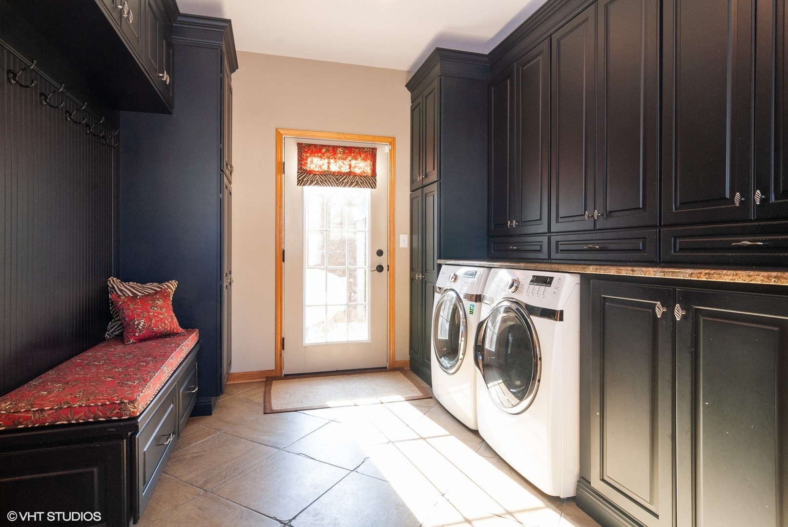 407 Hankes Road Sugar Grove, IL 60554 - Photo 32 of 40 a utility room with dryer and washer