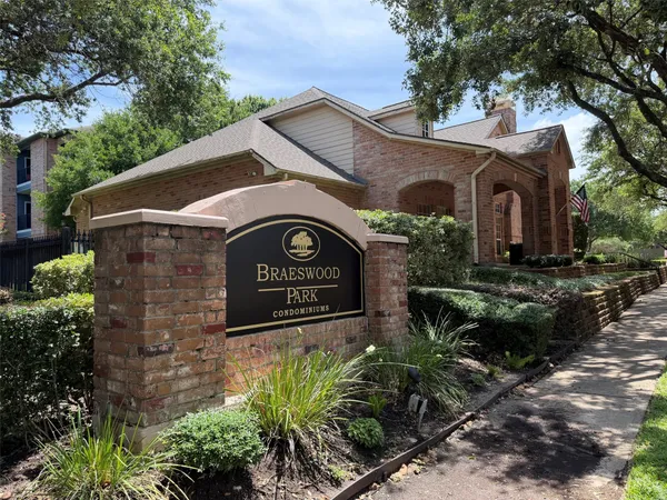 $1,850 | 2255 Braeswood Park Drive, Unit 195, Houston, TX 77030