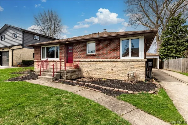 $224,900 | 102 Cresthaven Drive, Cheektowaga, NY 14225