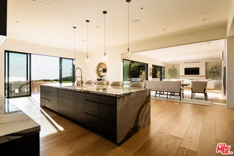 $11,000,000 | 5811 Murphy Way, Malibu, CA 90265