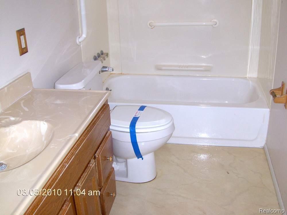 17521 Prospect Street Melvindale, MI 48122 - Photo 4 of 7 BATH