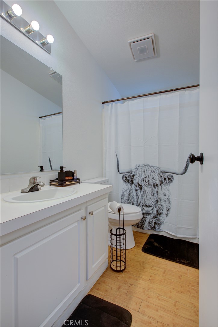 6450 North Winton Way, Unit 76 Winton, CA 95388 - Photo 16 of 38 a bathroom with a sink and a mirror