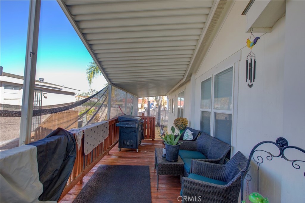 6450 North Winton Way, Unit 76 Winton, CA 95388 - Photo 22 of 38 a living room with furniture