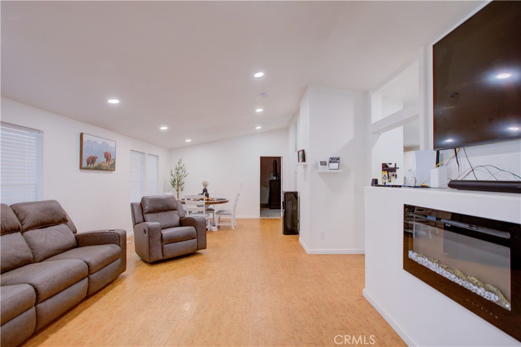 6450 North Winton Way, Unit 76 Winton, CA 95388 - Photo 3 of 38 a living room with furniture and a flat screen tv