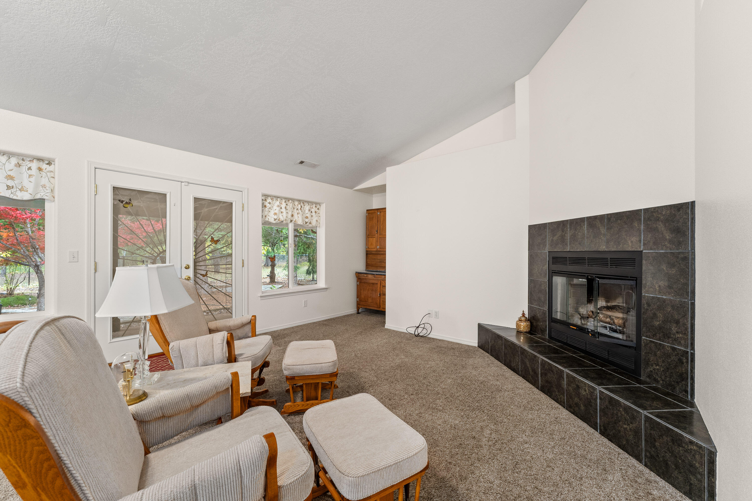 335 Cornett Lane Cave Junction, OR 97523 - Photo 18 of 55 Family Area