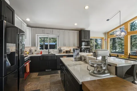 $1,350,000 | 1130 Canterbury Drive, Kings Beach, CA 96143